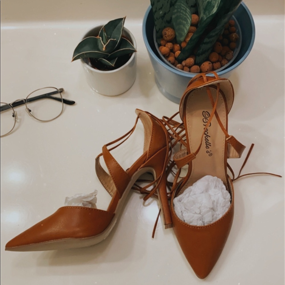 Tie Up Pointed Toe Heel